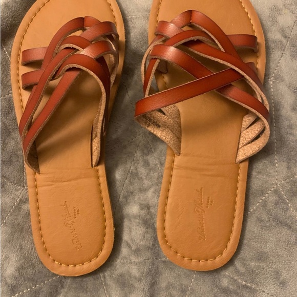 Universal Thread Sandals - Picture 3 of 5